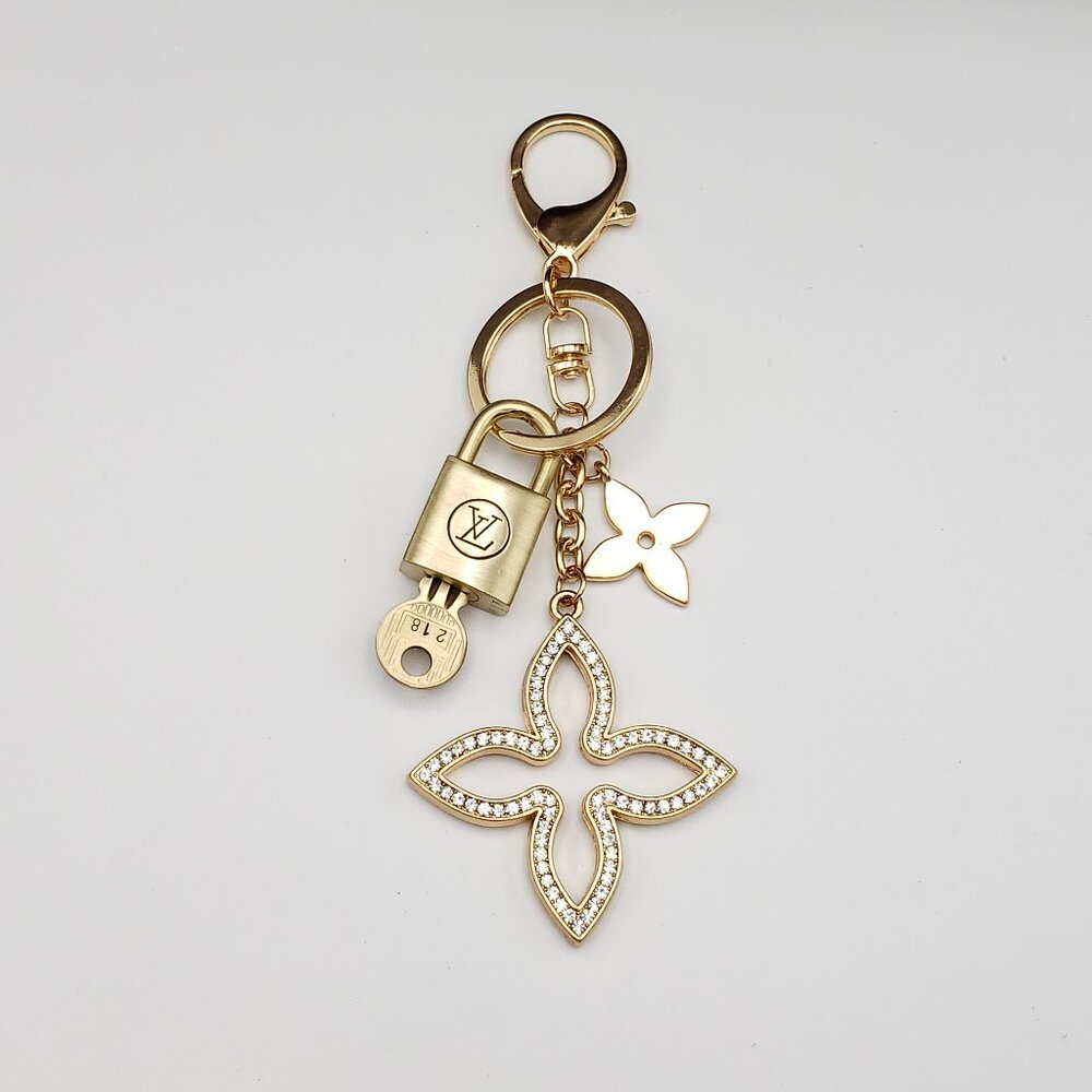 Louis Vuitton Gold Padlock 🔒 Key Set Authentic LV w/ Unbranded Flower Keychain - Picture 5 of 10